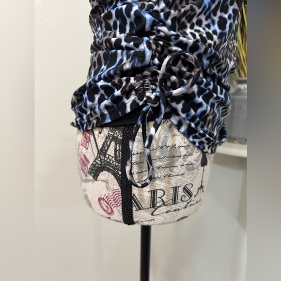 Silhouette Solutions Blue and White Ruched Swimsuit Top size 8 - Picture 3 of 10